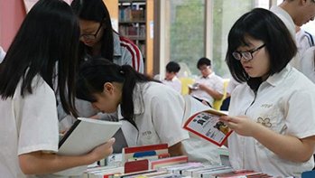 【臺南市光華高中】105學年第二學期 - 校園巡迴書展